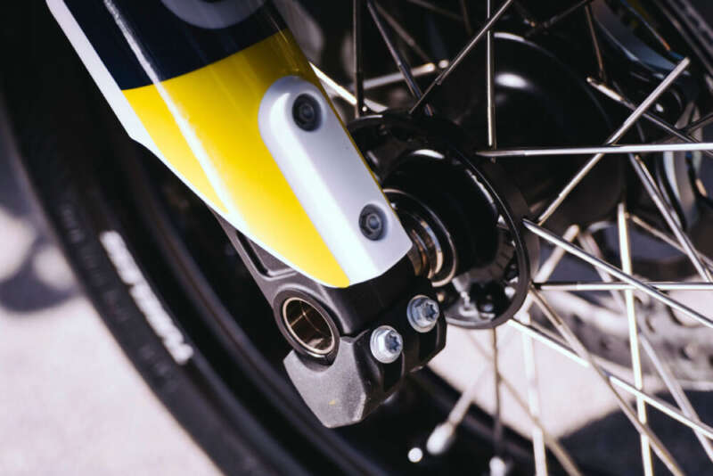 PROTEZIONE MOZZO PERNO RUOTA ANTERIORE KIT CRASH PAD 701 S-E